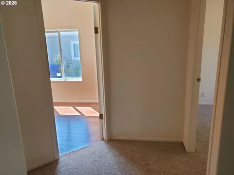 Entry Way - 1376 David Ave, Eugene, OR 97404 photo 2 of 2
