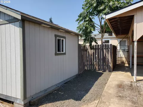 Exterior - 1376 David Ave, Eugene, OR 97404 photo 4 of 6