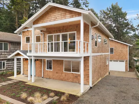 143 E Tanana Ave, Cannon Beach, OR 97110