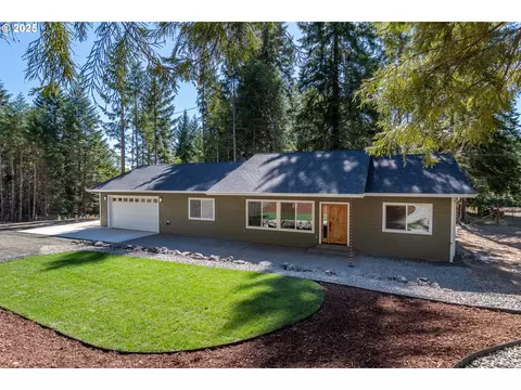 1334 Touchstone Ln, Roseburg, OR 97471