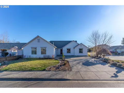 765 Kayla Way, Monmouth, OR 97361
