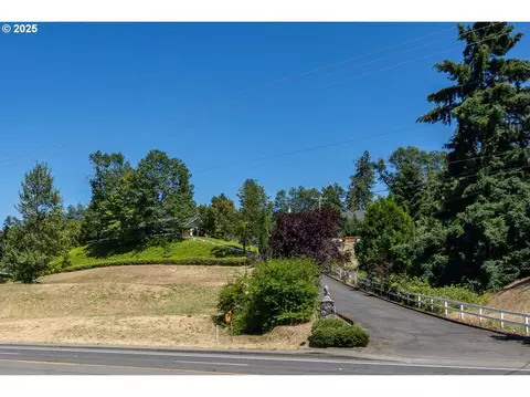 235 NE Main St, Winston, OR 97496