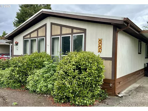 1400 Candlelight Dr #99, Eugene, OR 97402