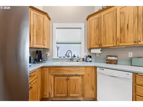 Kitchen - 160 Spear Ln, Yoncalla, OR 97499 photo 4 of 7