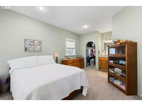 Bedroom - 160 Spear Ln, Yoncalla, OR 97499 photo 2 of 7