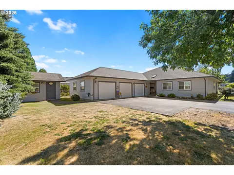 160 Spear Ln, Yoncalla, OR 97499