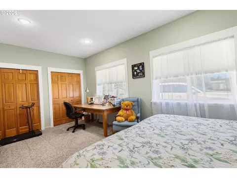 Bedroom - 160 Spear Ln, Yoncalla, OR 97499 photo 4 of 7