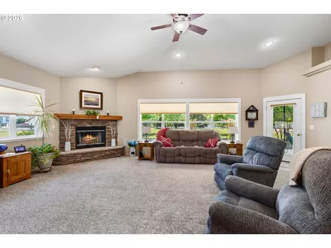 Living - 160 Spear Ln, Yoncalla, OR 97499 photo 1 of 2