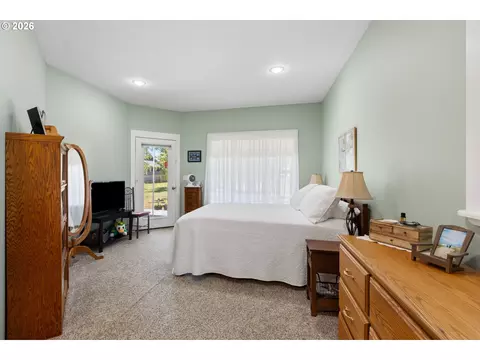 Bedroom - 160 Spear Ln, Yoncalla, OR 97499 photo 1 of 7