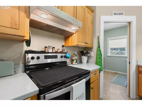 Kitchen - 160 Spear Ln, Yoncalla, OR 97499 photo 6 of 7