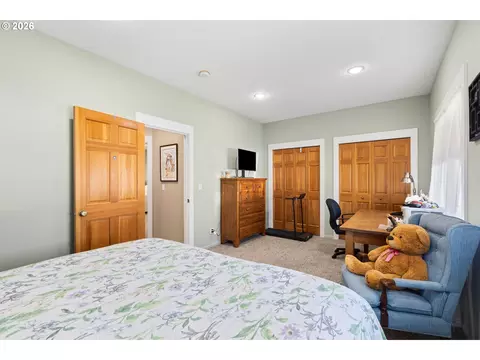 Bedroom - 160 Spear Ln, Yoncalla, OR 97499 photo 3 of 7