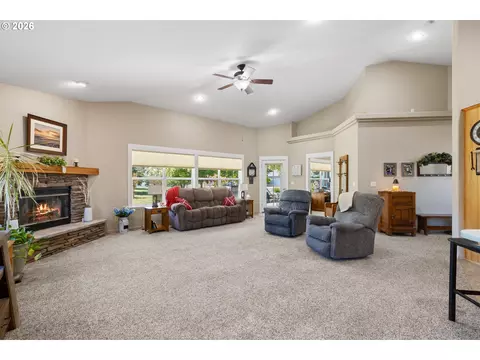 Living - 160 Spear Ln, Yoncalla, OR 97499 photo 2 of 2