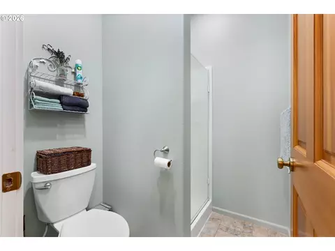 Bath - 160 Spear Ln, Yoncalla, OR 97499 photo 2 of 4