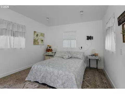 Bedroom - 160 Spear Ln, Yoncalla, OR 97499 photo 7 of 7