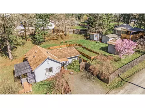 1375 Pleasant View Dr, Cottage Grove, OR 97424
