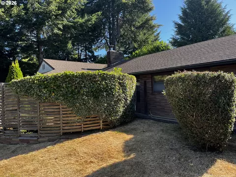 1650 N 17th St, Coos Bay, OR 97420