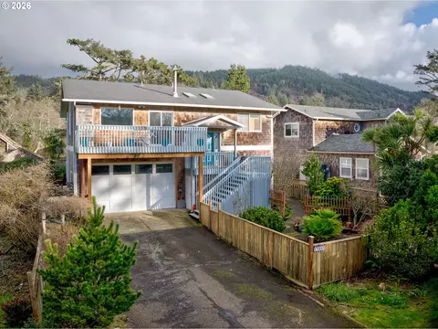 17695 Ocean Blvd, Rockaway Beach, OR 97136