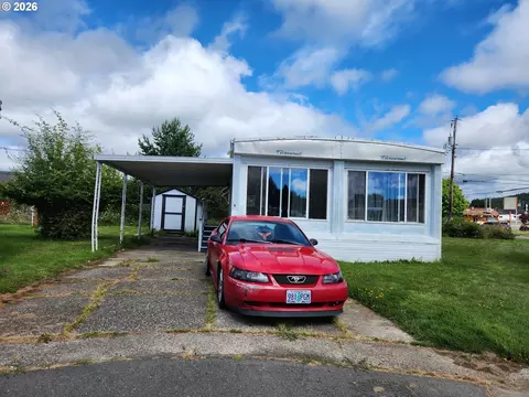1413 Hawthorne Ave, Reedsport, OR 97467