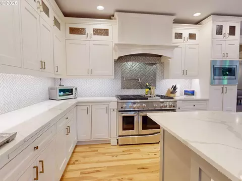 Kitchen - 3297 Jayhawk Ct, Eugene, OR 97405 photo 3 of 3