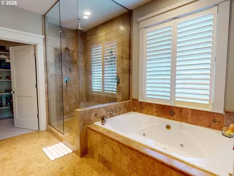Bath - 3297 Jayhawk Ct, Eugene, OR 97405 photo 2 of 3