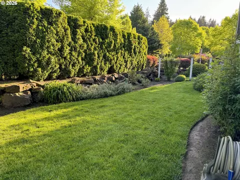 Exterior - 3297 Jayhawk Ct, Eugene, OR 97405 photo 6 of 6
