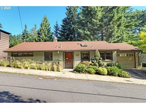 2967 SW Champlain Dr, Portland, OR 97205