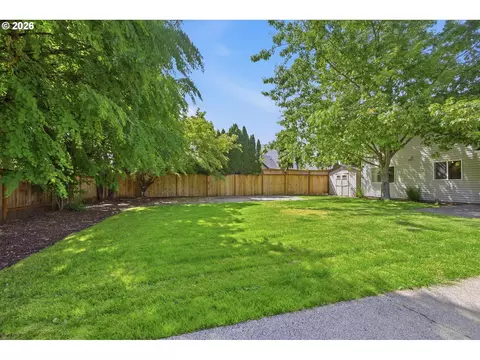 Exterior - 1639 Victorian Way, Eugene, OR 97401 photo 4 of 9