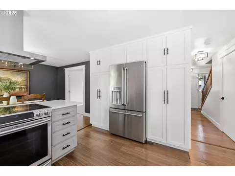 Kitchen - 1639 Victorian Way, Eugene, OR 97401 photo 3 of 4