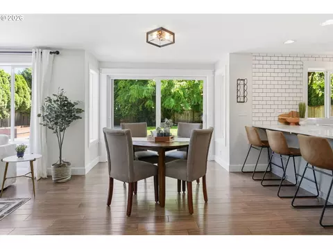 Dining - 1639 Victorian Way, Eugene, OR 97401 photo 3 of 4