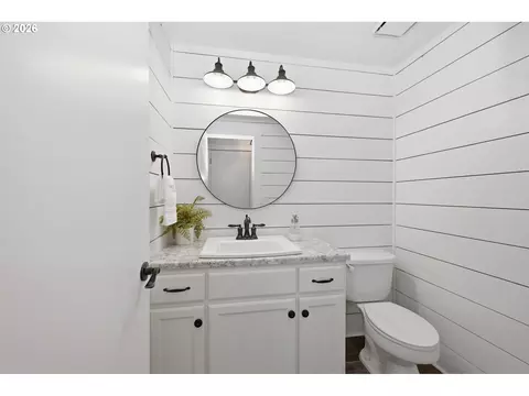 Bath - 1639 Victorian Way, Eugene, OR 97401 photo 1 of 3
