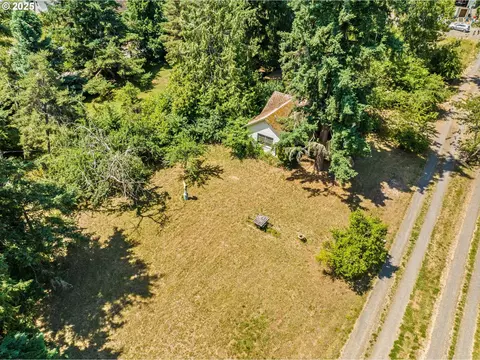 2562 Riverview St, Eugene, OR 97403