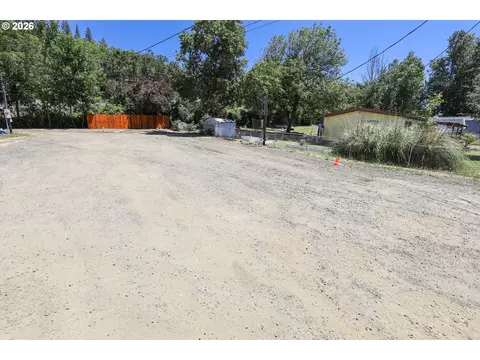 3817 Hooker Rd, Roseburg, OR 97470
