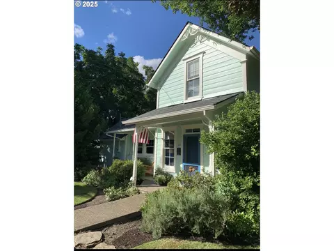 101 5th St, Dayton, OR 97114