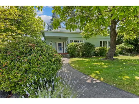 415 W Madrone St, Roseburg, OR 97470
