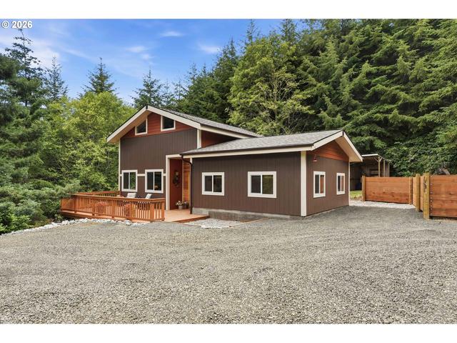 60398 Fox Glove Rd, Coos Bay, OR 97420