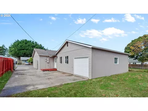 1655 Garfield St, North Bend, OR 97459