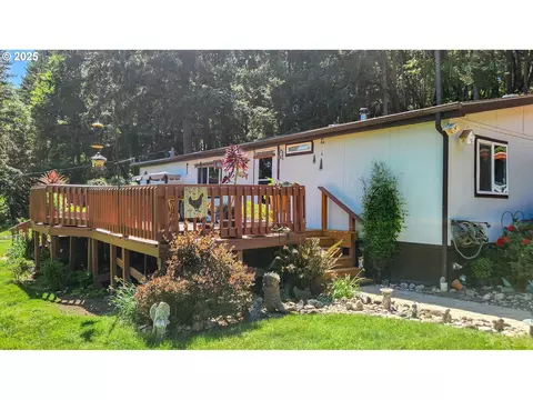 725 Forest View Ln, Roseburg, OR 97471