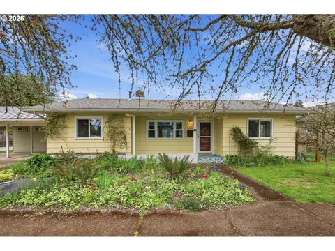 710 S 1st St, Cottage Grove, OR 97424