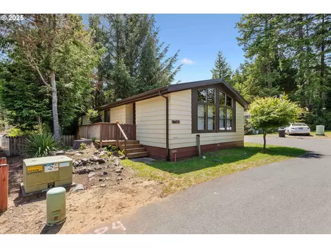 647 Shorepines Hts, Coos Bay, OR 97420