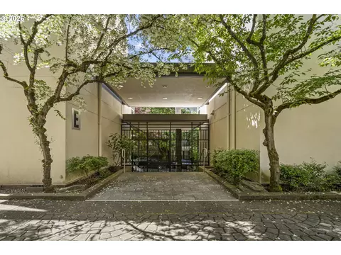 1535 SW Clay St #239, Portland, OR 97201