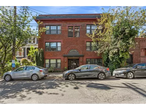 2076 NW Johnson St #102, Portland, OR 97209