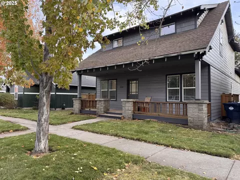 21389 NE Oakview Dr, Bend, OR 97701