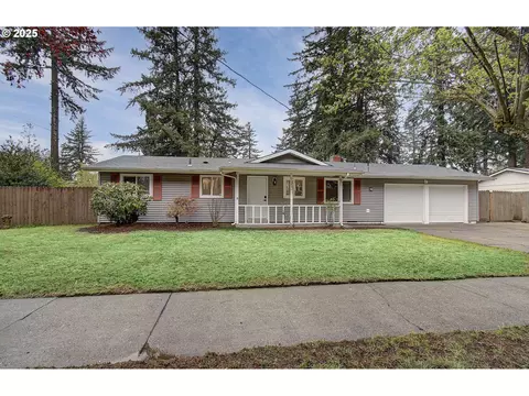 18601 SE Yamhill Cir, Portland, OR 97233