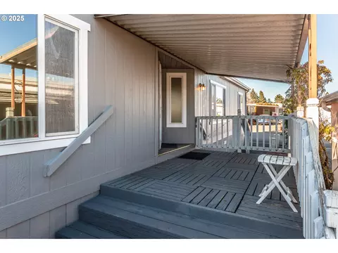 7455 SE King Rd #10, Milwaukie, OR 97222