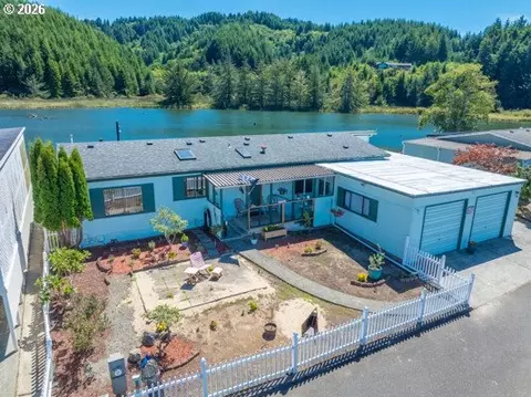 100 River Bend Rd #36, Reedsport, OR 97467