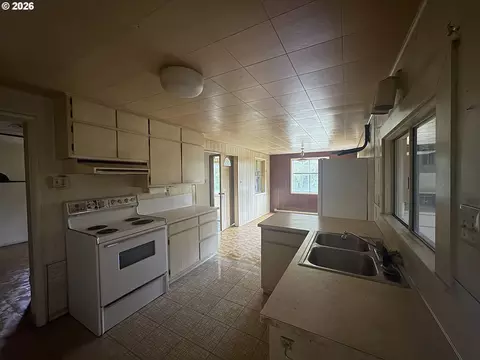 Kitchen - 39688 Row River Rd, Dorena, OR 97434 photo 1 of 1