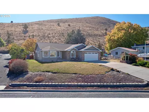 137 Foothill Dr, Baker City, OR 97814