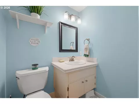 Bath - 2696 Terrace View Dr, Eugene, OR 97405 photo 1 of 5