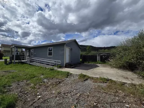 Exterior - 340 E 6th Ave, Riddle, OR 97469 photo 4 of 5