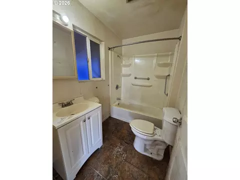 Bath - 340 E 6th Ave, Riddle, OR 97469 photo 1 of 1